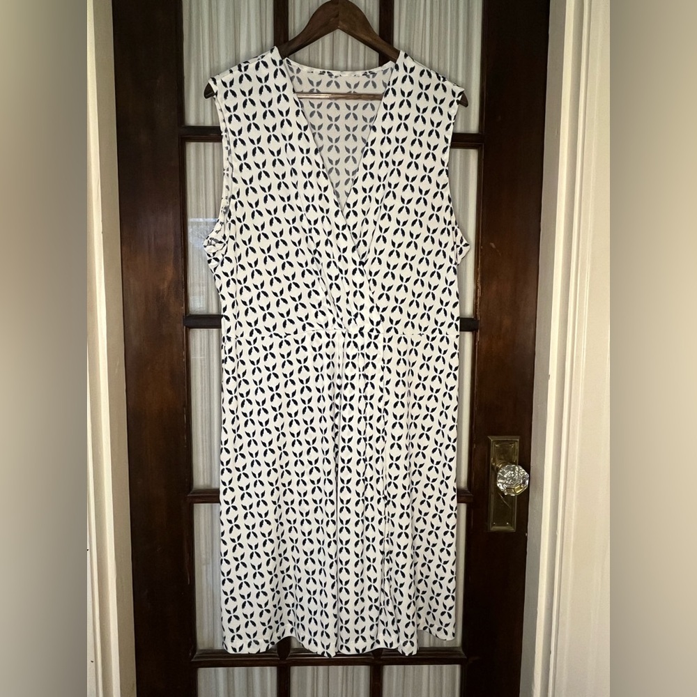 Banana Republic Elegant Blue and White Patterned Dress